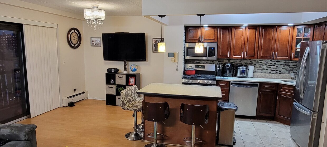 Foto principal - 9229 Queens Blvd