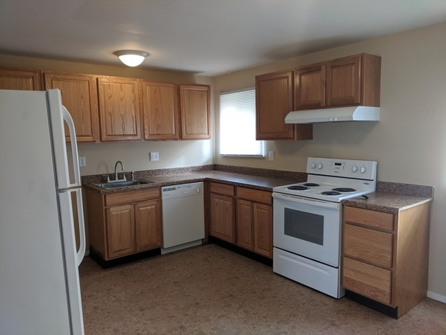 Building Photo - 2 Story home located in Huber Heights