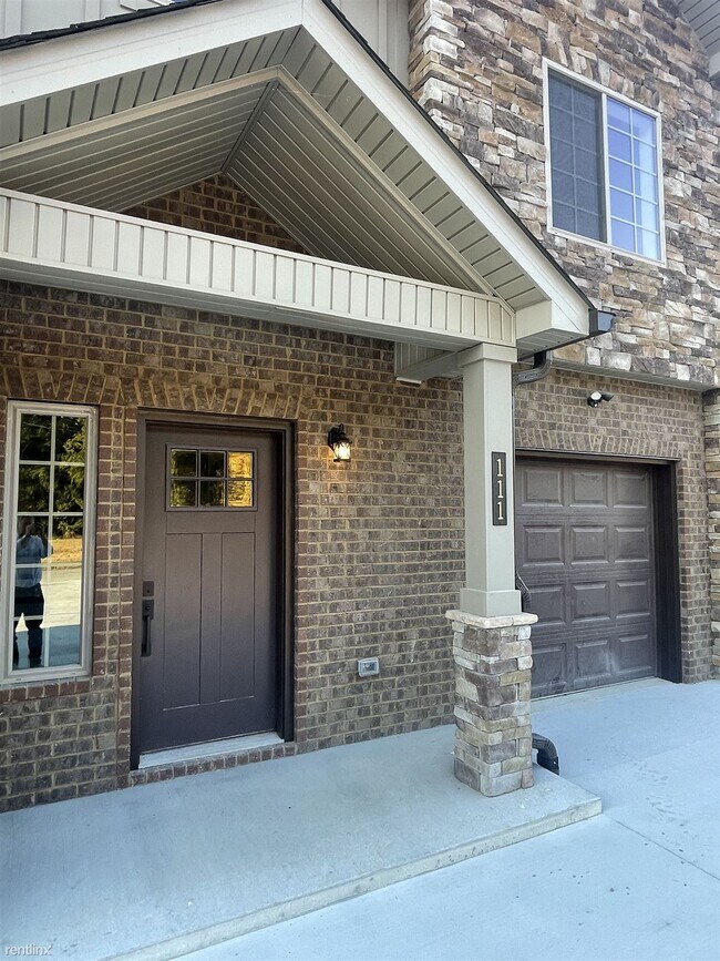 Foto del edificio - 3 br, 2.5 bath Townhome - 115 Haley Drive