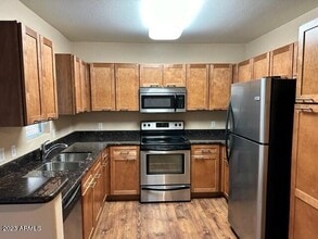 Building Photo - 1295 N Ash St