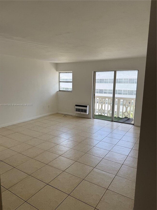 Building Photo - 3100 Collins Ave