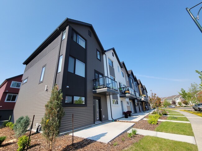 Photo du bâtiment - 2812 Maple Way NW