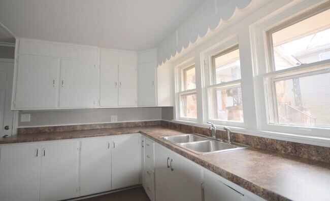 Foto del edificio - 1910 N Lyon Avenue