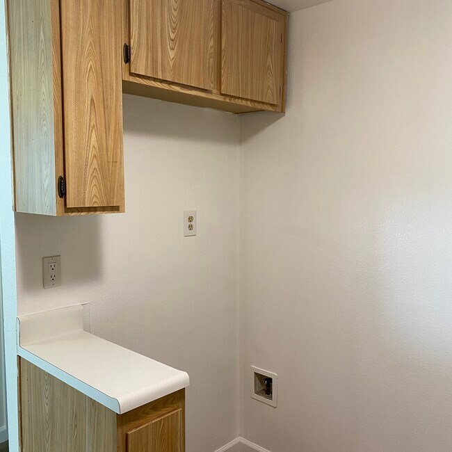 Se incluirá refrigerador. - 225 N Highland Ave