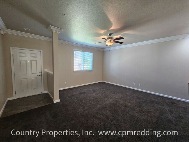 Foto del edificio - Spacious 5 Bedroom in the Heart of Redding!