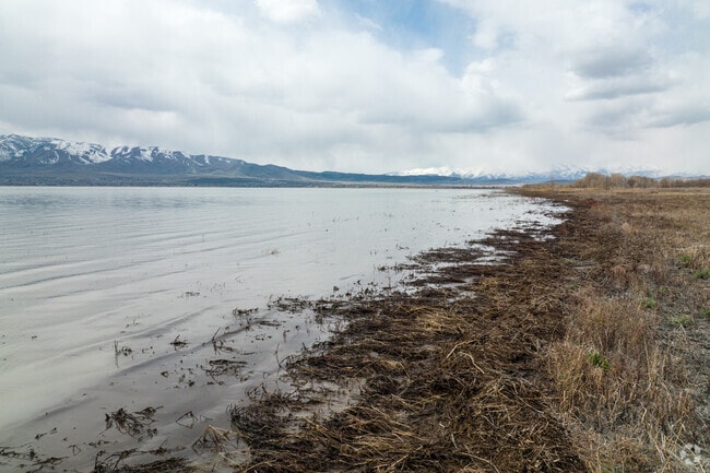 Explore the Beauty of Utah Lake and its Surrounding Hiking Trails in Lehi