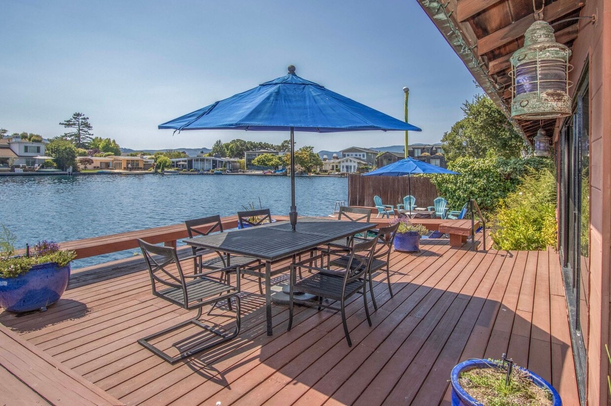 Primary Photo - Coveted Belvedere Lagoon 2+bed/2baths plus...