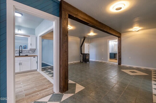 main shared living - 432 N Yodel Ln