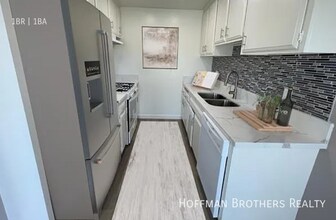 Building Photo - 301 Avocado St