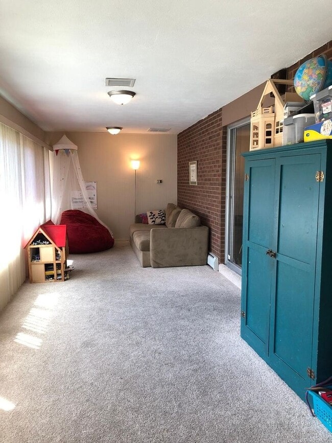 Foto del edificio - 355 S Newport Way