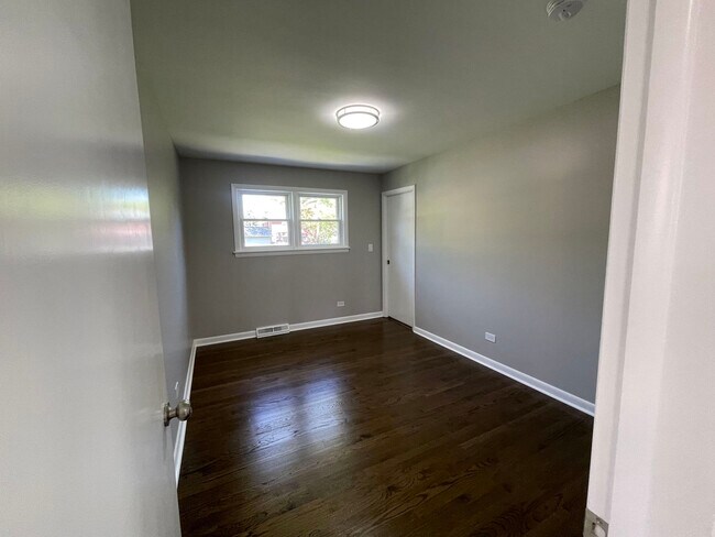 Building Photo - 4704 W 98th Pl