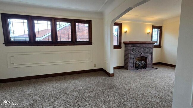 Building Photo - 4401 Buckingham