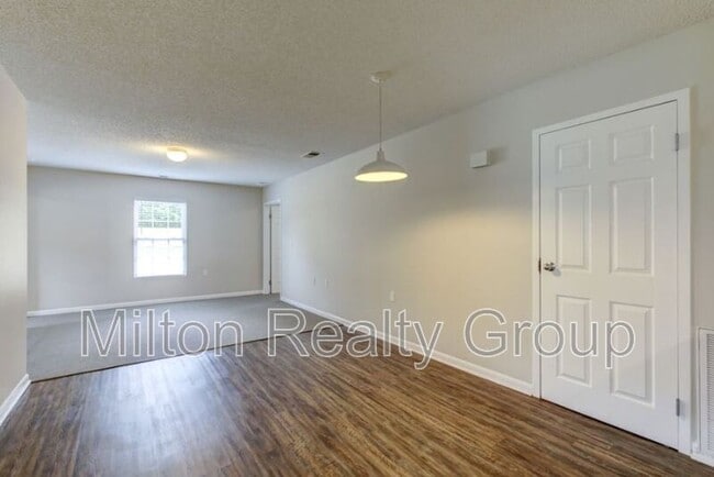 Building Photo - 74 Fantasy Ln