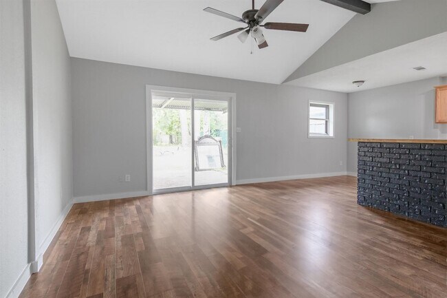 Foto del edificio - 7638 Parker Rd