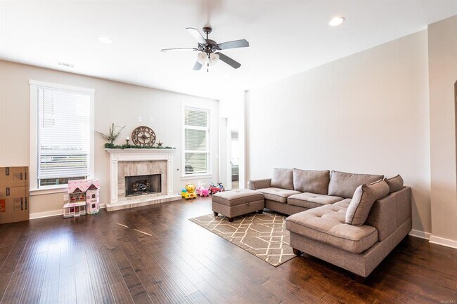 Foto del edificio - 728 Hedgefield Way