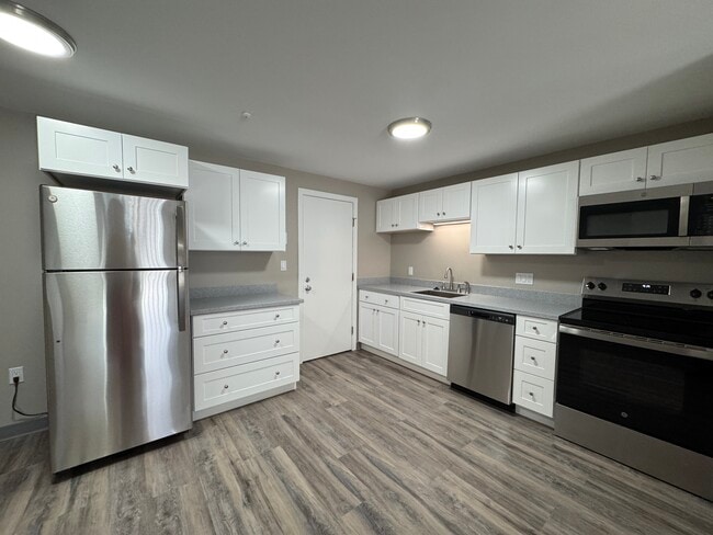 Stainless Steel appliances - Milford Trails Apartments and Storage