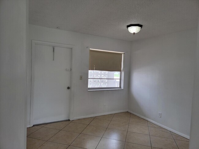 Foto del edificio - 4310 NW 12th Ct