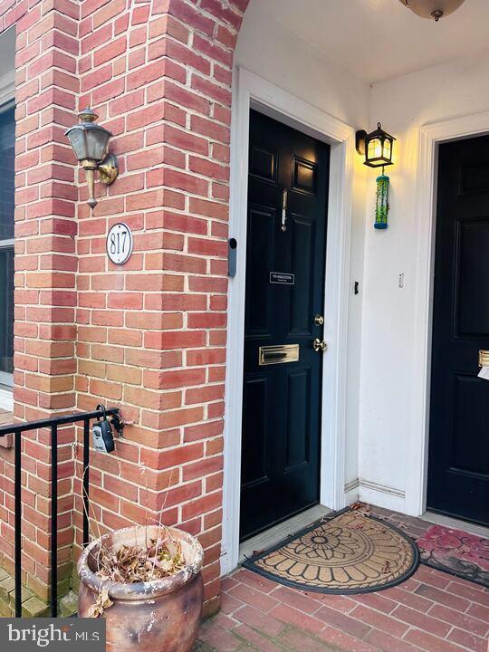 Building Photo - 817 E St SE