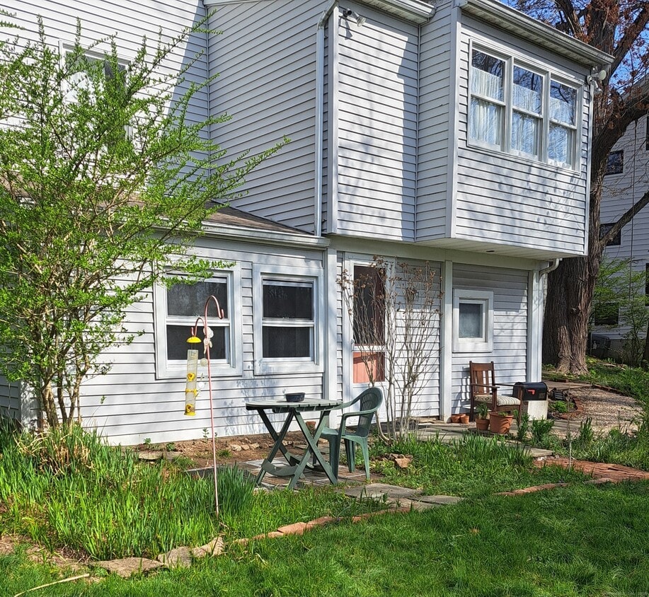 Primary Photo - 1037 Mill Hill Terrace