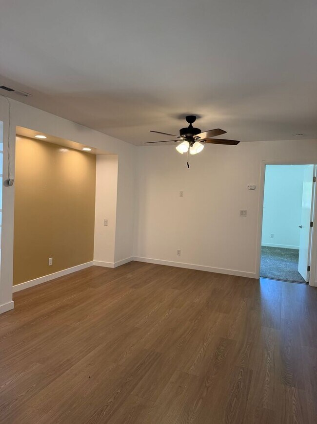 Foto del edificio - Pioneer Duplex with MOST UTILITIES PAID!