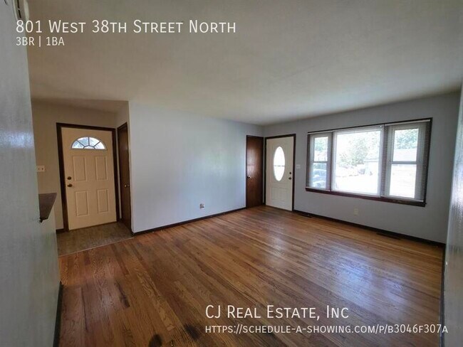 Foto del edificio - 801 W 38th St N