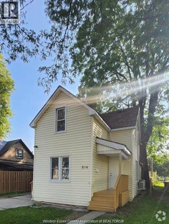 Building Photo - 814 Langlois Ave
