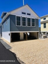 Building Photo - 102 W Tide Way
