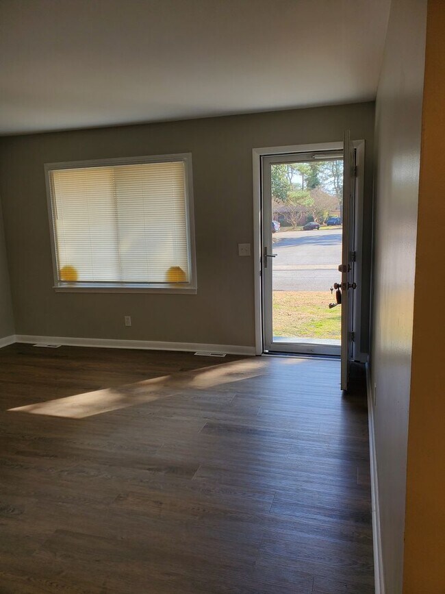 Building Photo - Cavalier Manor