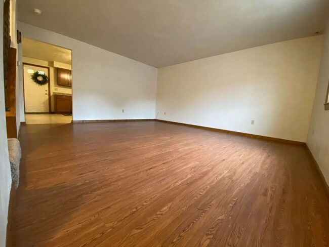 Building Photo - Edgewater Village 2BR Townhome! Yard, Pati...