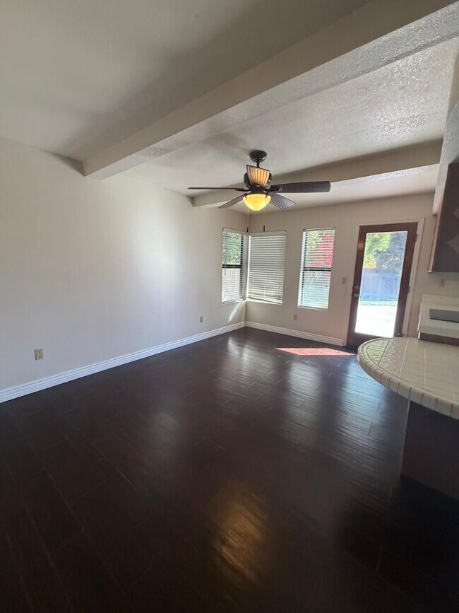 Foto del edificio - 729 N Mallard St