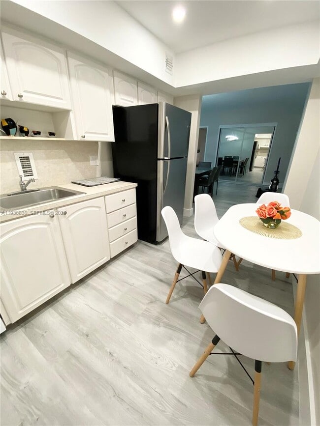 Building Photo - 4001 S Ocean Dr