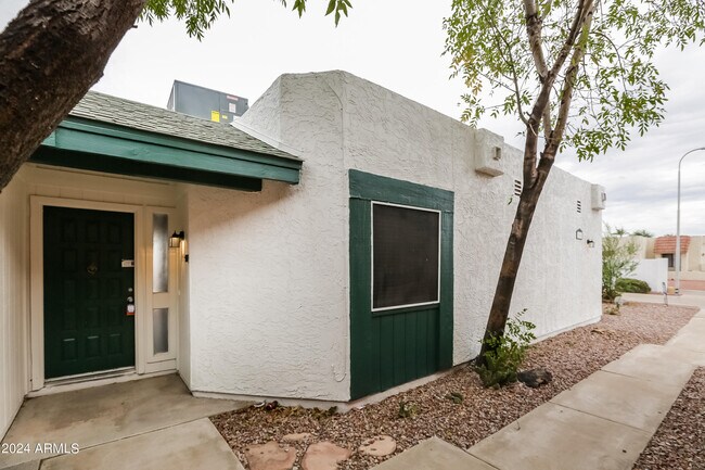 Building Photo - 5145 W Hatcher Rd