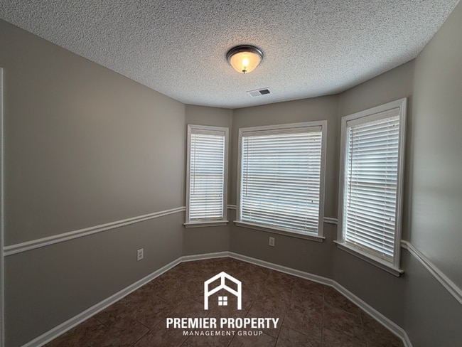 Building Photo - Bright 3BR/2BA Oakland Home w/ Vaulted Ceilings, Fireplace & Fenced Yard