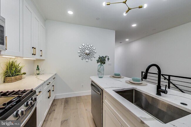 Foto del edificio - 1626 K St NE