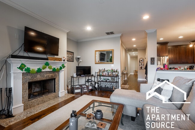 Photo - 1136 W Diversey Pkwy Apartment