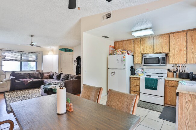 Foto del edificio - 8620 Coolwoods Way