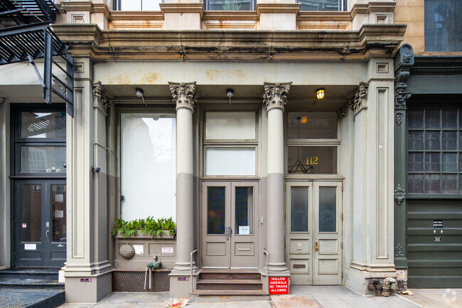 Entrance - 112 Franklin St