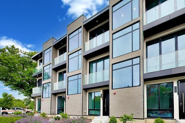 Building Photo - 6344 Hennings Ct