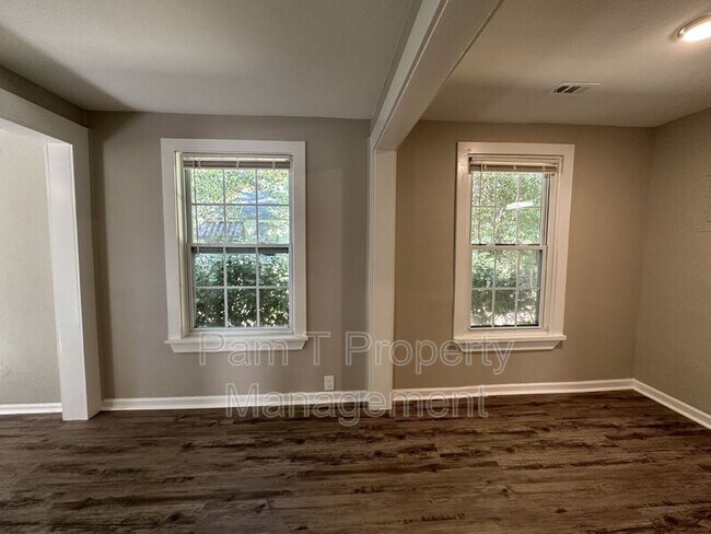 Foto del edificio - 1408 E 38th St