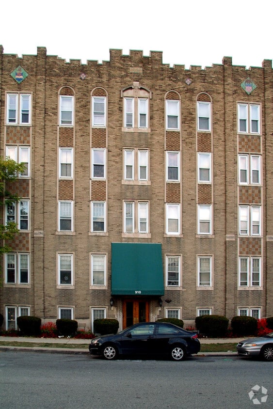 Building Photo - Silson Apartments