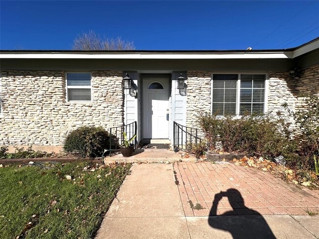 Building Photo - 2500 Biggs Dr