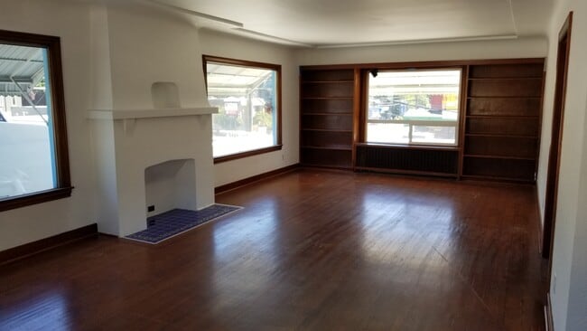 Living room - 154 N 144th St