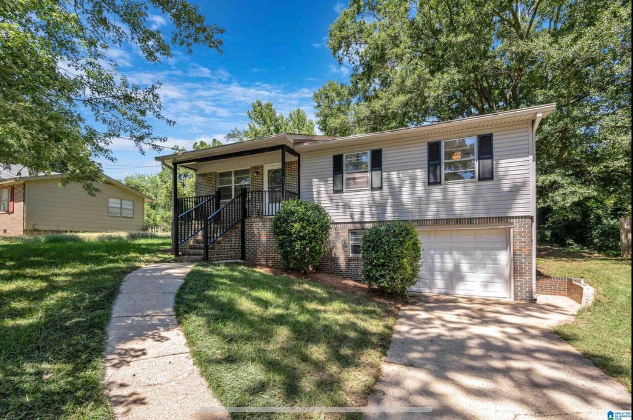 Front Elevation - 1012 Turner Ln