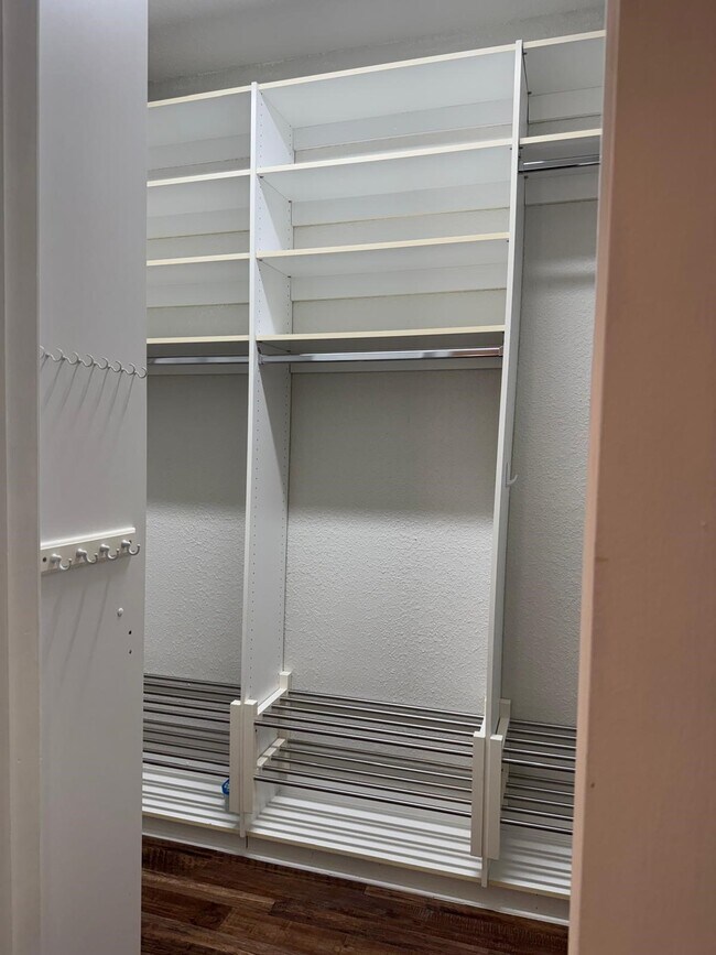 Foto del edificio - 2425 Underwood St