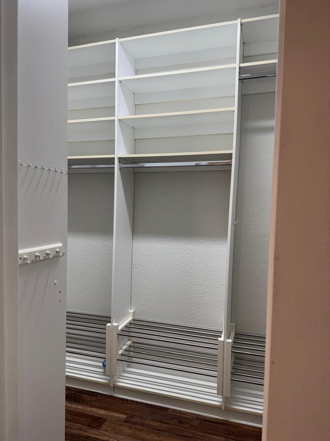 Building Photo - 2425 Underwood St