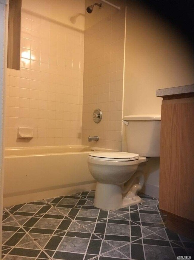 Foto del edificio - 1909 Gildersleeve Ave