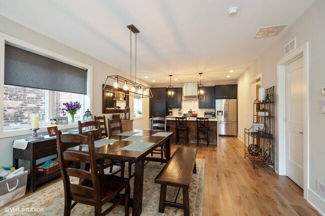 Foto del edificio - 3520 N Wilton Ave