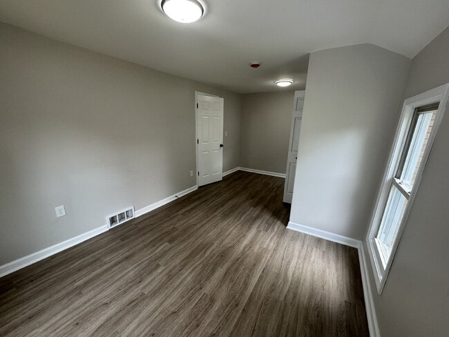 Foto del edificio - Five Bedrooms. Two Bathrooms. One Perfect Family Home.