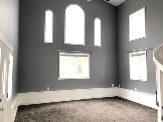 Building Photo - 2225 Fillmore Ave