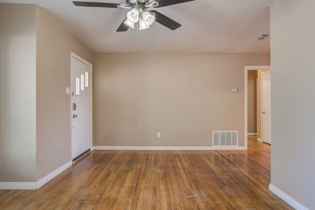 Foto del edificio - *MOVE-IN SPECIAL* Half off First Month